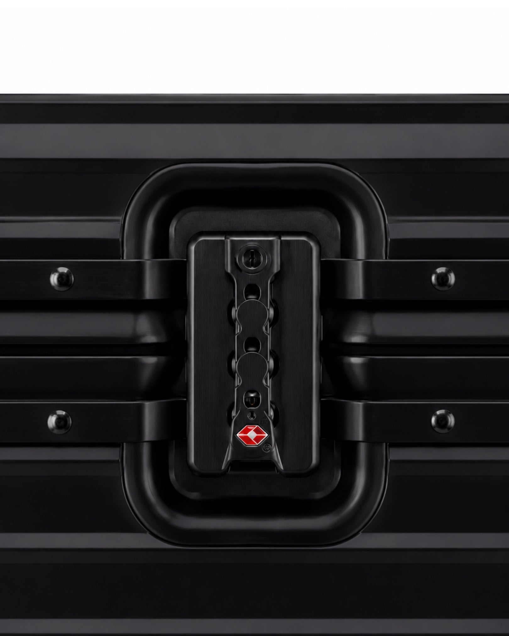 petite valise aluminium noir 6